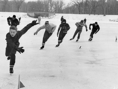 Ice_skating_children_at_Pettibone_Lagoon.jpg