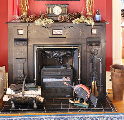 0E2A2879_sitting_room_fireplace_surround_400px.jpg