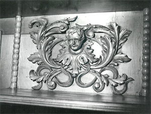 Carving_detail_-_1980_-_Don_Sutor_photo_300_px.jpg