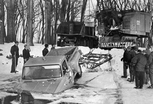 Truck_goes_through_ice_in_Pettibone_Lagoon.jpg