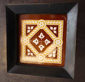 0E2A2883_siting_room_fireplace_close_up_of_tile_300px.jpg