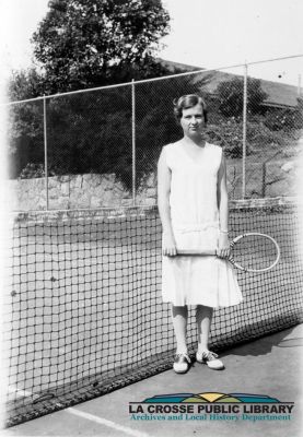 mss072-08-04-Gordon_Gertrude_Salzer_tennis_derivative_credit_300dpi.jpg