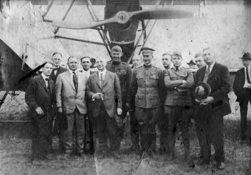 salzer_airport_1918_200dpi.jpg